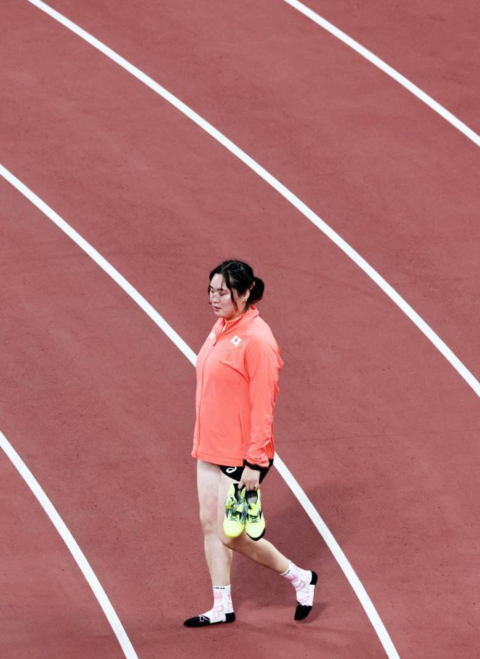 　女子やり投げ予選を終え、引き揚げる北口榛花