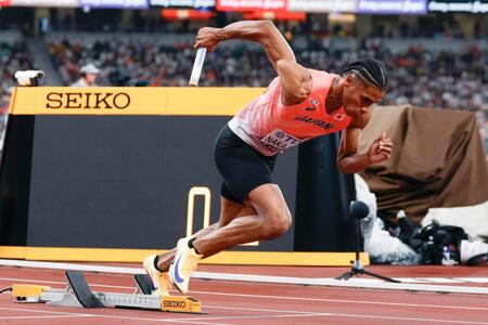 　スタートする第１走者の中島佑気ジョセフ