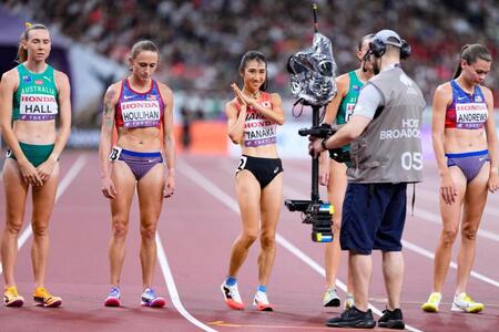 　レース前に笑顔を見せる田中希実