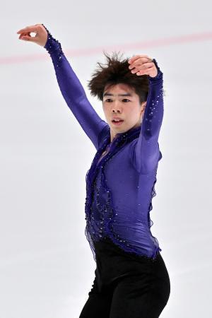　男子ＳＰ　演技する佐藤駿＝東京辰巳アイスアリーナ