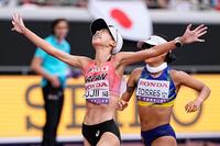 　３位でゴールする藤井菜々子