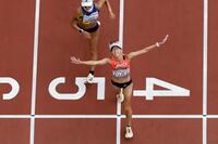 　３位でゴールする藤井菜々子