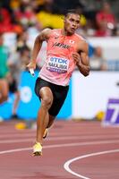 　力走する第１走者の中島佑気ジョセフ