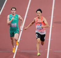 　ゴールする鵜澤飛羽（右）＝撮影・石井剣太郎