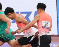 　小池祐貴（右端）から栁田大輝（中央）にバトンが渡る（撮影・石井剣太郎）