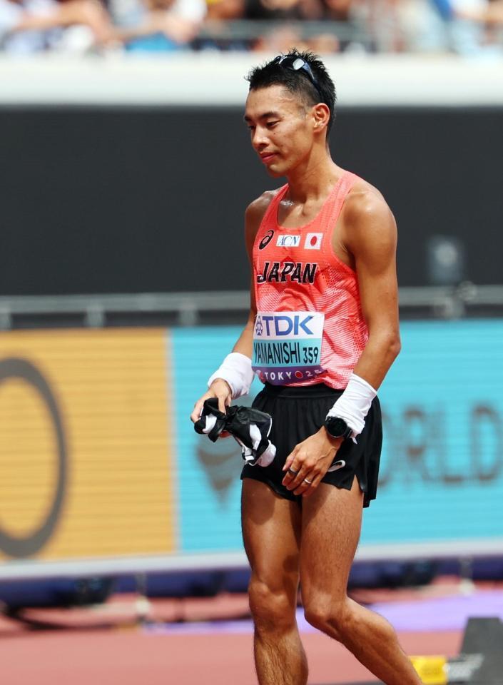 　ゴールし肩を落とす山西利和