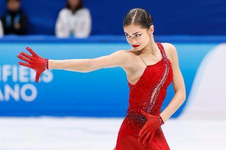 　フィギュアスケートのミラノ・コルティナ冬季五輪最終予選。ロシア出身で女子個人の中立選手として出場したペトロシャンが優勝、出場枠を獲得した＝２０日、北京