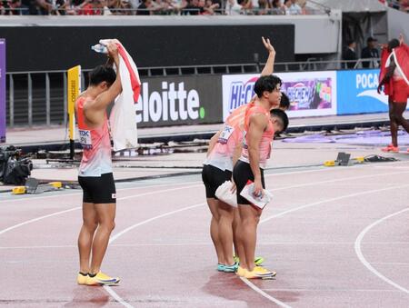 　歓声に応える桐生祥秀ら（撮影・石井剣太郎）