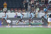 　男子１６００メートルリレーで優勝し、スキップして喜ぶボツワナの選手たち