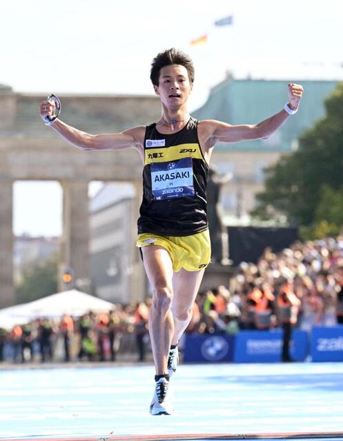 赤崎暁が日本人過去最高タイ2位 自己ベスト2時間6分15秒 中間地点