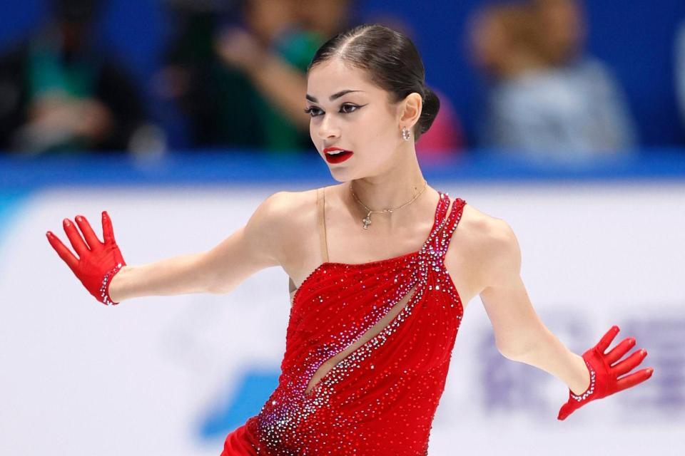 　演技するアデリア・ペトロシャン（共同）