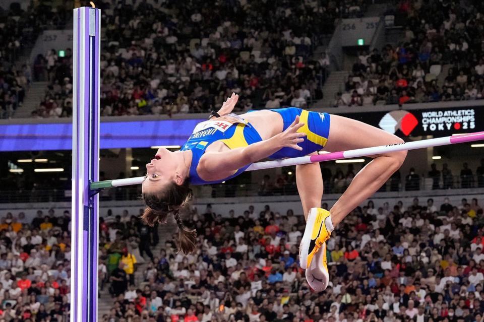 　跳躍するヤロスラワ・マフチフ