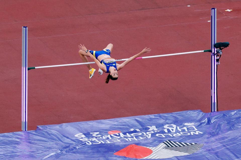 　跳躍するヤロスラワ・マフチフ
