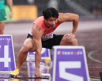 　ポーズを決める小池祐貴（撮影・石井剣太郎）