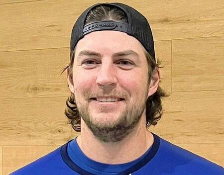 【写真】バウアーが大相撲秋場所観戦していた　赤髪の美貌代理人と一緒に升席で