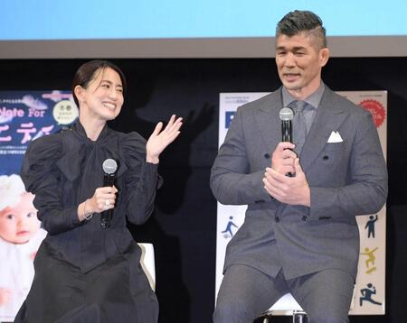 　井上康生氏と東原亜希夫妻（２０２１年１１月）