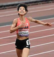 　女子１００００メートル決勝、６位でフィニッシュする広中璃梨佳（１３日）