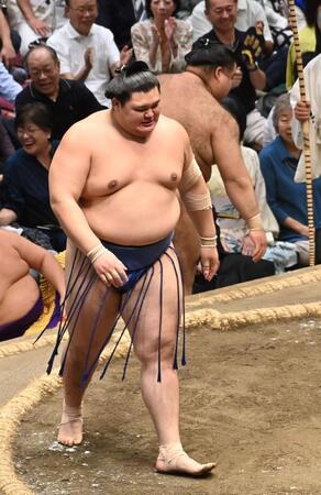 　高安を突き出しで下した大の里（撮影・持木克友）