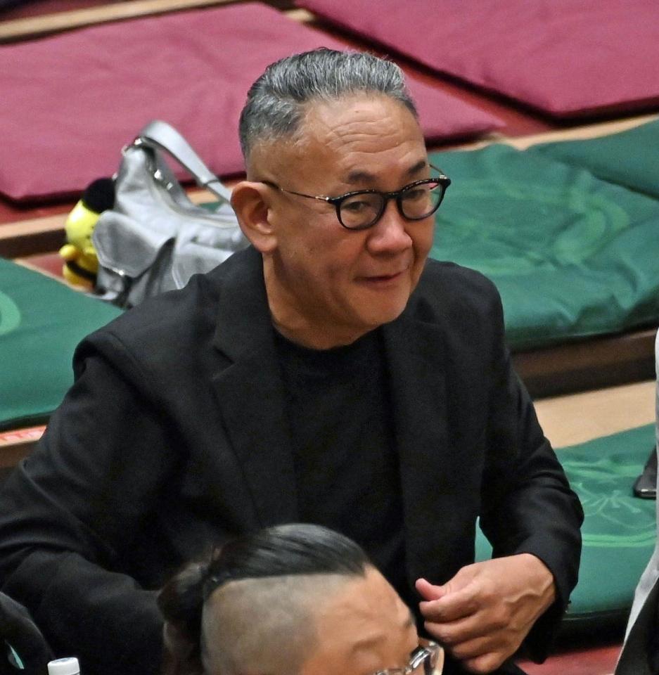 　観戦する林家正蔵（撮影・持木克友）