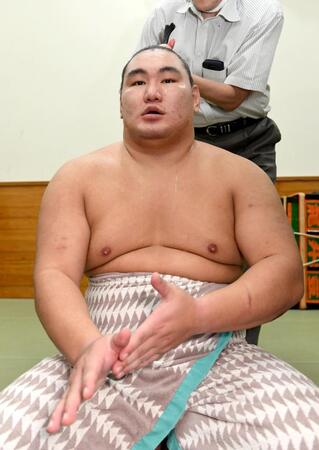 　「勝ちにいきました」と語る豊昇龍（撮影・佐藤厚）