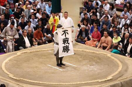 　琴桜が休場し、大の里の不戦勝となった