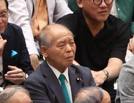 「目立つなぁ～」熱戦秋場所千秋楽に大物の姿　好角家議員の後ろから大物経営者も熱視線「そっくりさん？」「いいもの見られたなぁ～」