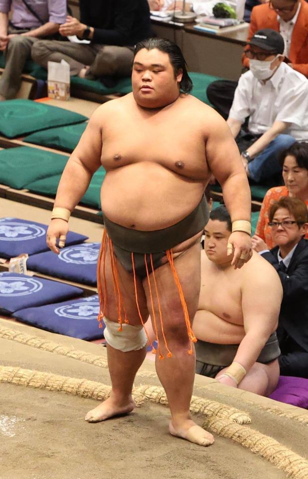 　旭海雄を寄り切りで破った五島