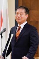 　職員に訓示するスポーツ庁の河合純一長官