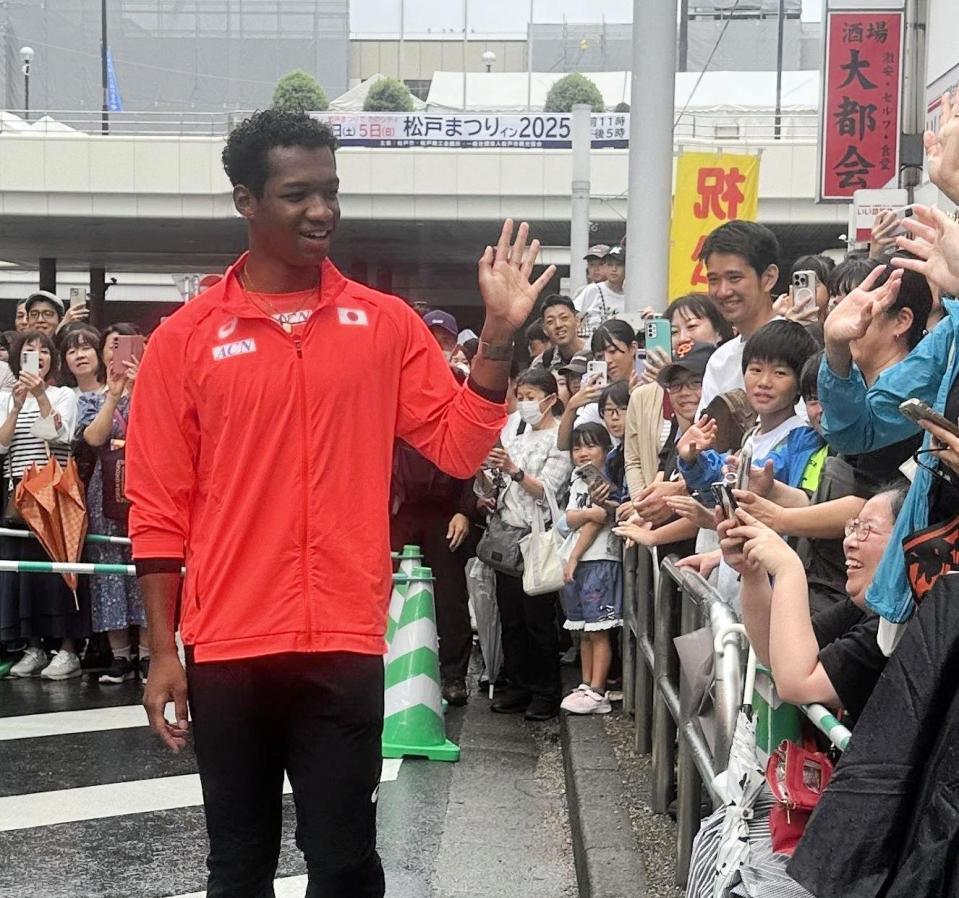　地元で開催された松戸まつりのトークショーに参加した村竹