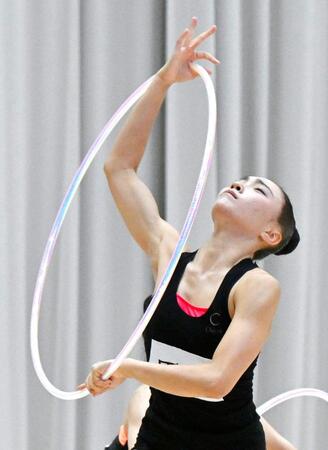 　新体操団体の日本代表トライアウトで演技する田口久乃