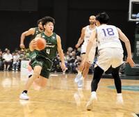 　ドリブルで進む神戸・寺園脩斗（撮影・中野裕美子）