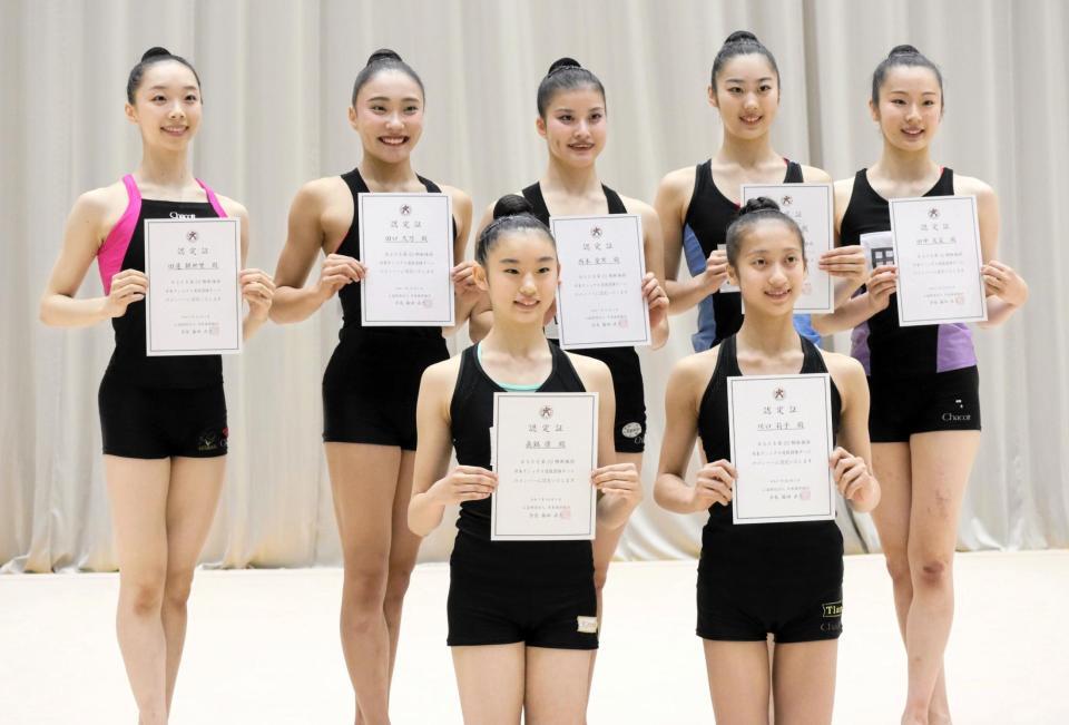 　新体操団体日本代表の（上列左から）田辺観世埜、田口久乃、西本愛実、花村夏実、田中友菜、（下列左から）真鍋凛、川口莉子
