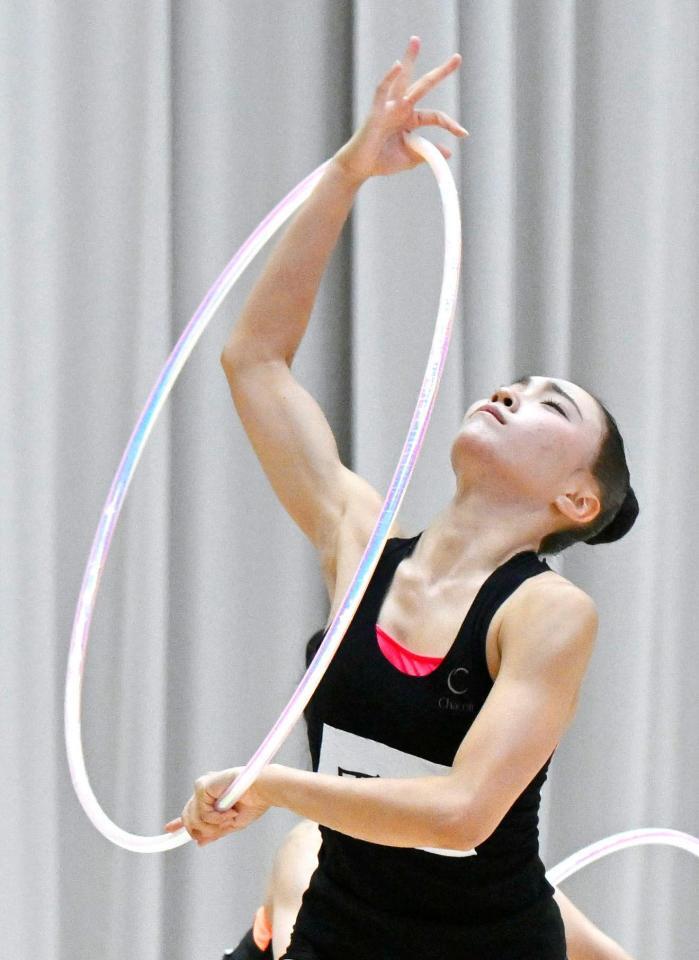 　新体操団体の日本代表トライアウトで演技する田口久乃