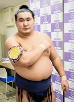 　選士権章を右腕に巻いた豊昇龍