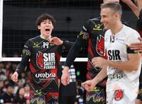 　第４セット、ポイントを奪い喜ぶペルージャ・石川祐希（撮影・金田祐二）