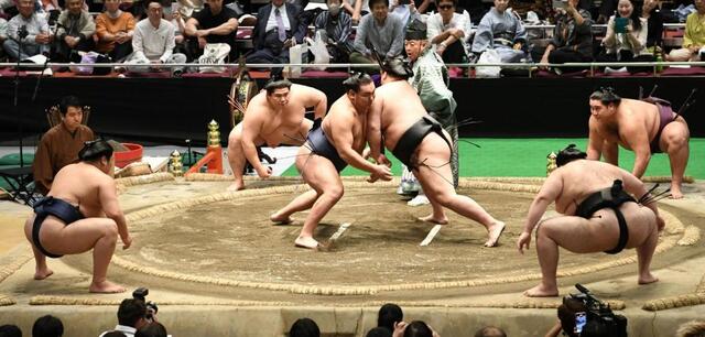 横綱豊昇龍が5対1の五人掛かり披露 30年ぶり古式大相撲で熱演