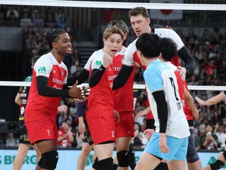 日欧王者の夢対決　サントリーはペルージャに連敗も高橋藍は最多１６得点　石川との直接対決に「面白い対戦ができた」とニヤリ