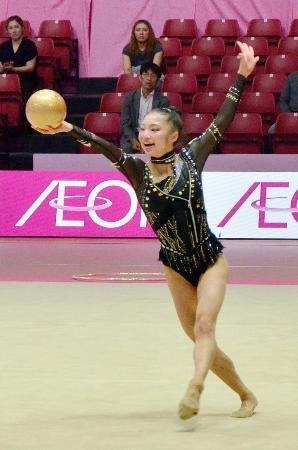 新体操、鈴木菜巴が暫定2位/スポーツ/デイリースポーツ online