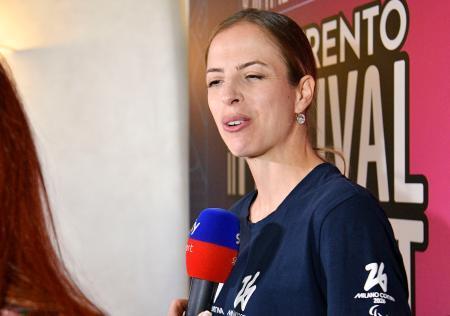 「感動与える」と期待　鍵山へコストナーさん