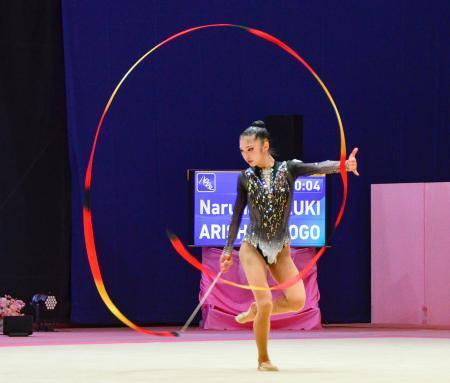　予選の鈴木菜巴のリボン＝東京体育館