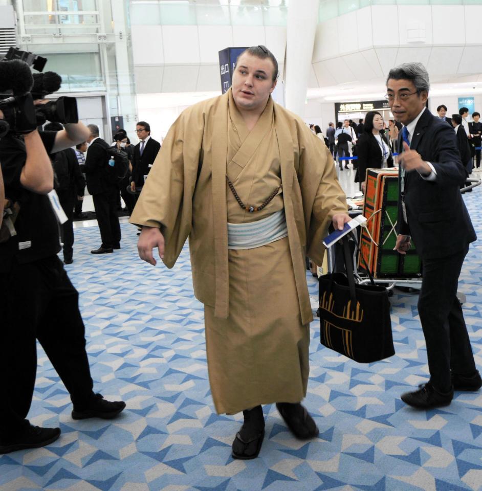 　ロンドン公演に向かう安青錦