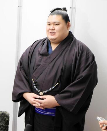 　取材に対応する大の里