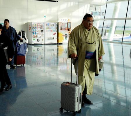 　先に移動する豊昇龍