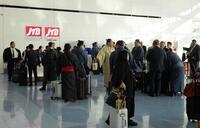 　空港に集まった力士