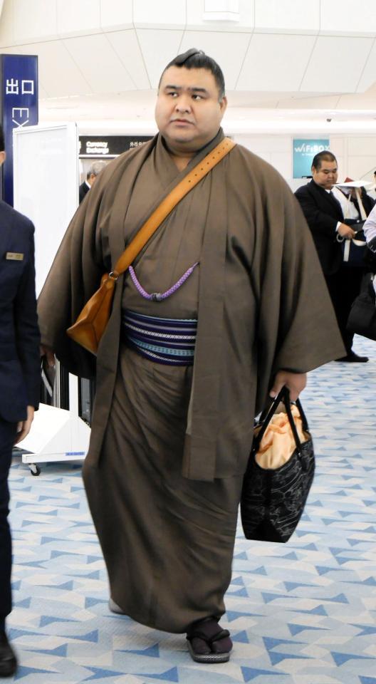 　入場ゲートに向かう高安