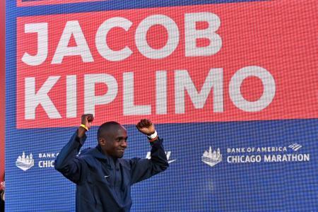 　シカゴ・マラソンを制したジェーコブ・キプリモ＝１２日、シカゴ（イマジンイメージズ・ロイター＝共同）