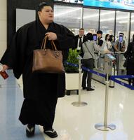 　ロンドンへ出発する大の里＝１１日