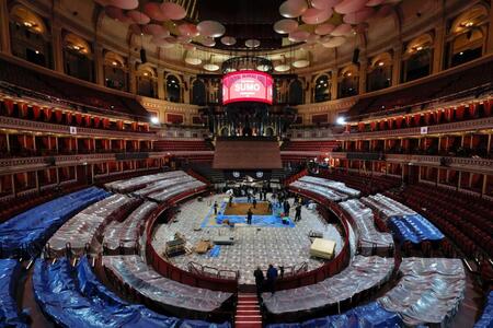 　大相撲ロンドン公演に向け、準備が進むロイヤル・アルバート・ホールの館内＝13日、ロンドン（共同）