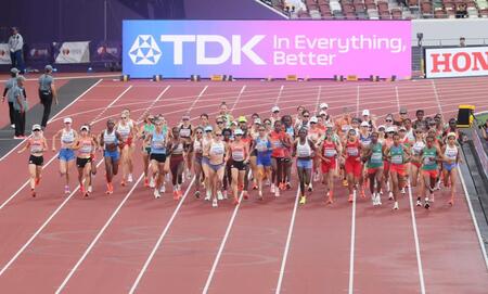 　女子マラソン決勝でスタートする選手＝９月１４日