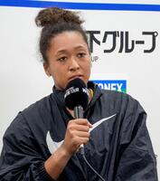 　シングルスで準々決勝進出を決め、記者会見する大坂なおみ